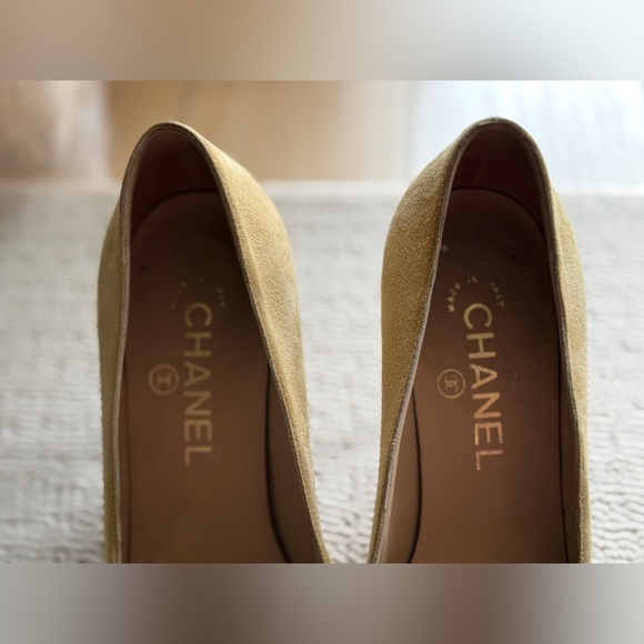 CHANEL Women Suede Pumps, Bow, CC Logo. 3" Heels, Size 37, Beige. Authentic - Picture 5 of 16